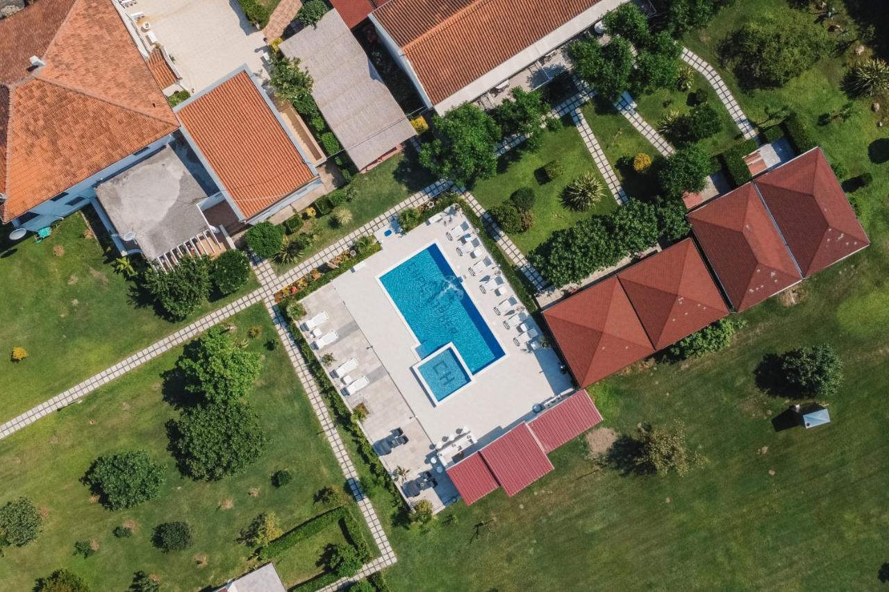 Christopher'S Apartments Ülgün Dış mekan fotoğraf