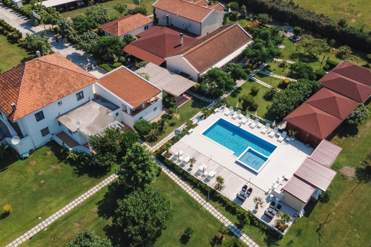 Christopher'S Apartments Ülgün Dış mekan fotoğraf