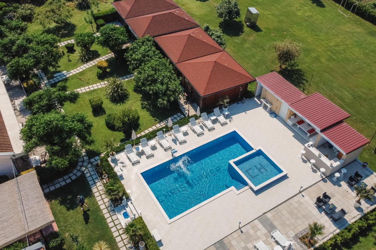 Christopher'S Apartments Ülgün Dış mekan fotoğraf