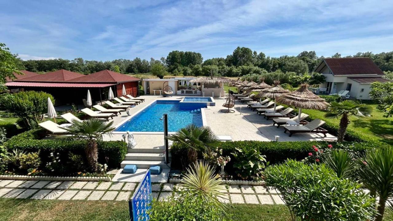 Christopher'S Apartments Ülgün Dış mekan fotoğraf