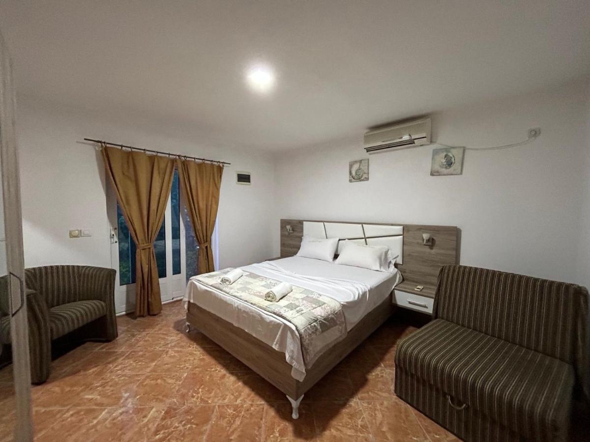 Christopher'S Apartments Ülgün Dış mekan fotoğraf